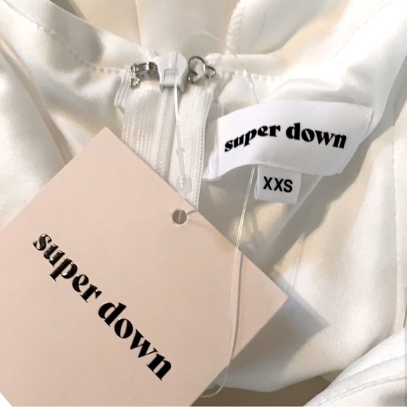 Superdown JADA RUFFLE ROMPER IN WHITE - Picture 5 of 5